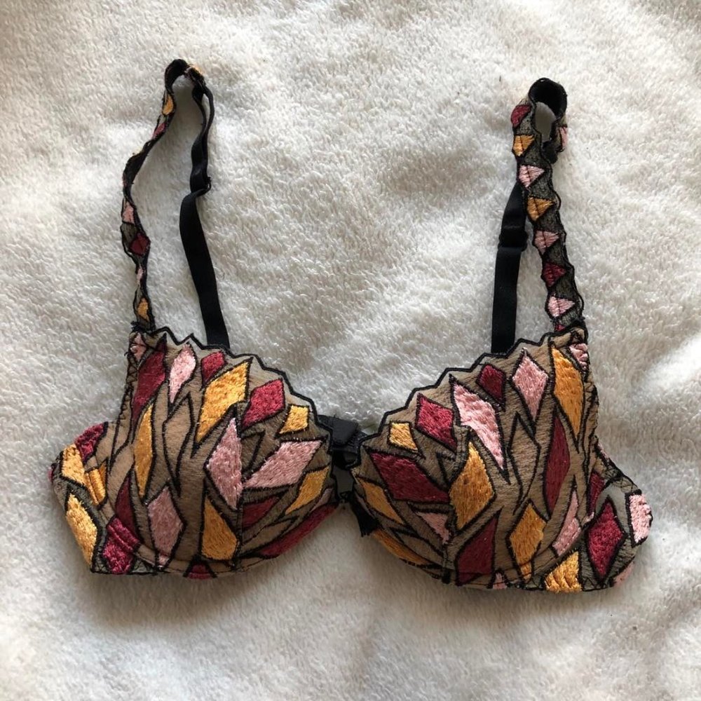 Triangle designer bra 32B